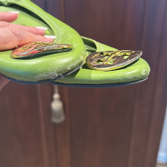 Tory Burch Minnie Travel Ballet Flats size 7.5 . Apple green with gold emblem - Picture 8 of 8